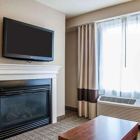 Comfort Inn & Suites Sturbridge-Brimfield ภายนอก รูปภาพ