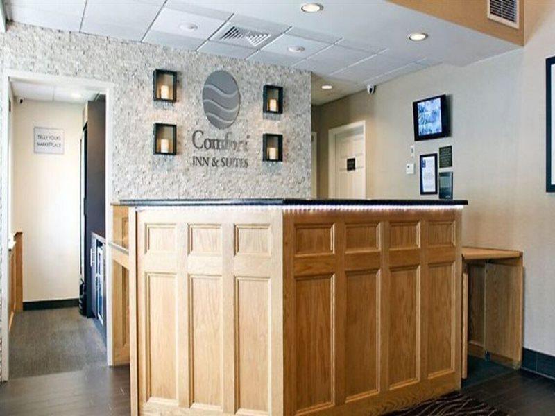 Comfort Inn & Suites Sturbridge-Brimfield ภายนอก รูปภาพ