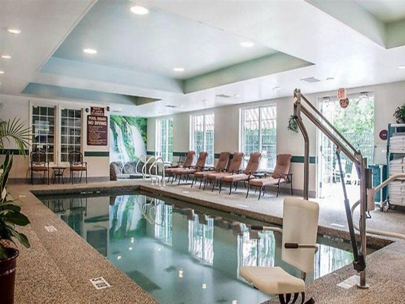 Comfort Inn & Suites Sturbridge-Brimfield ภายนอก รูปภาพ