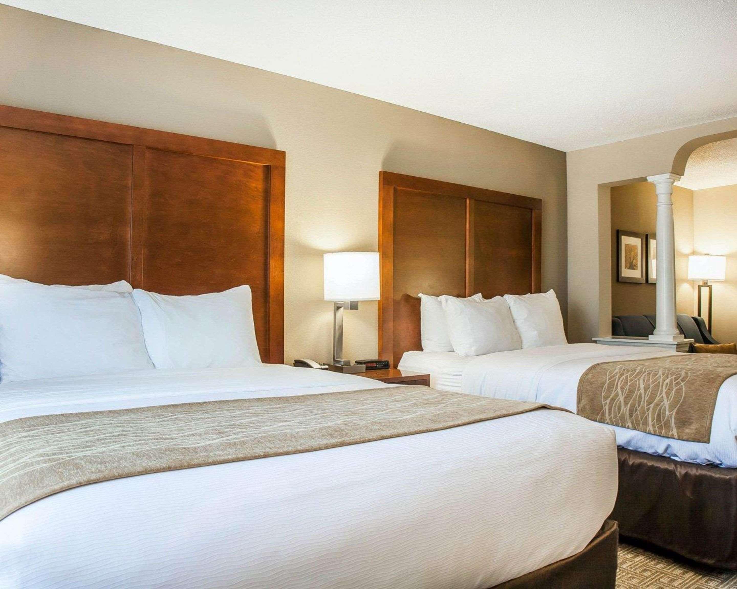 Comfort Inn & Suites Sturbridge-Brimfield ภายนอก รูปภาพ