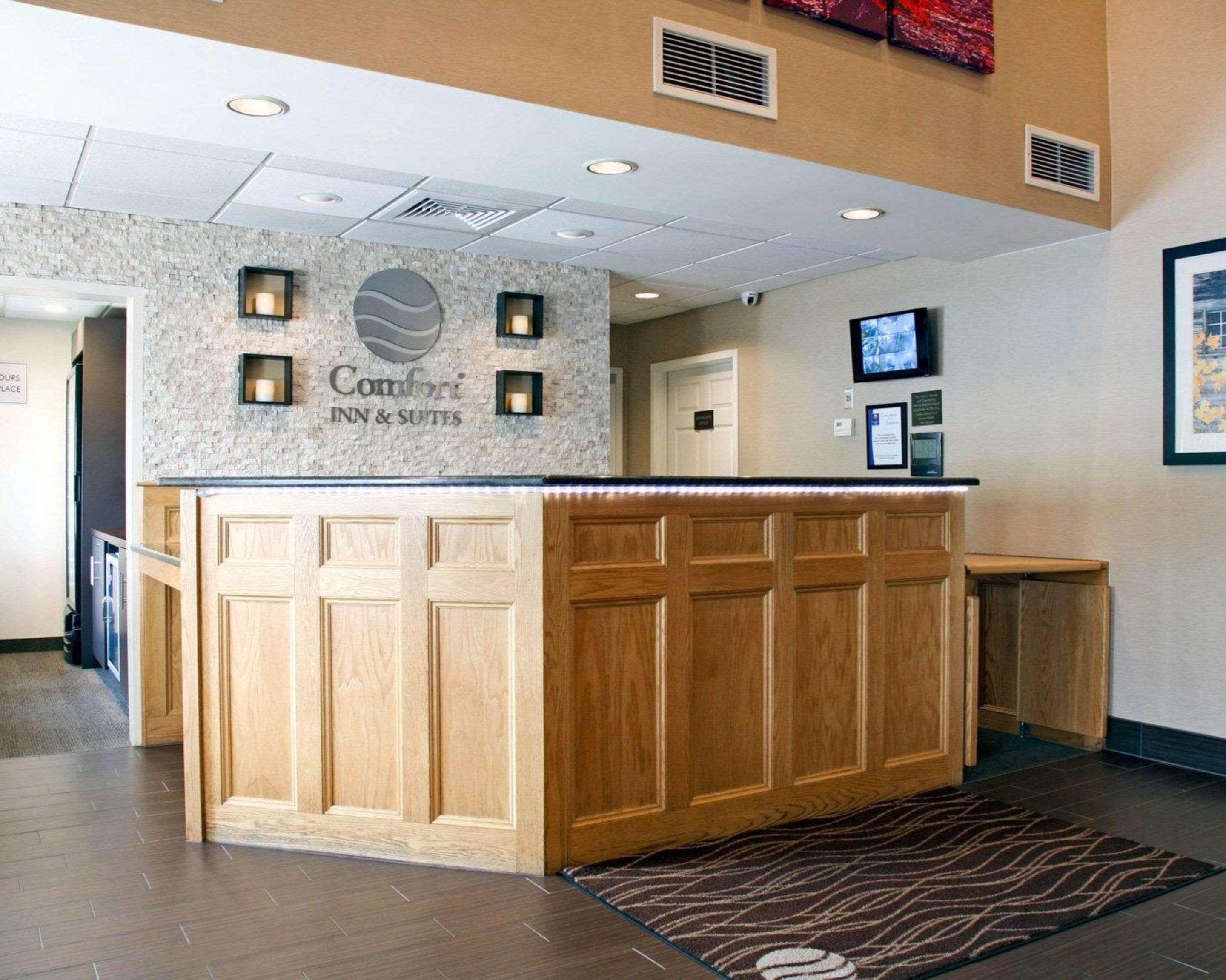 Comfort Inn & Suites Sturbridge-Brimfield ภายนอก รูปภาพ