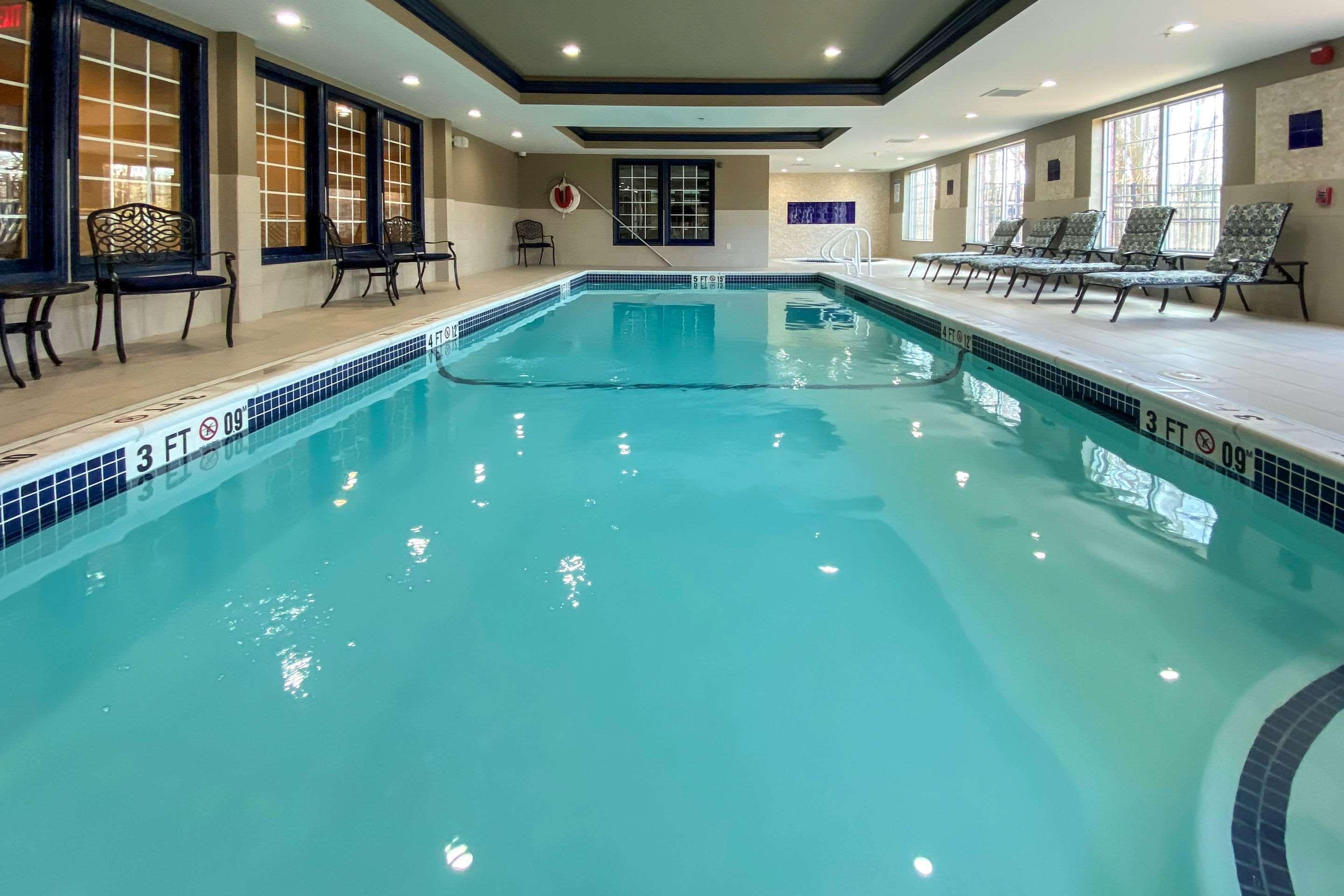 Comfort Inn & Suites Sturbridge-Brimfield ภายนอก รูปภาพ