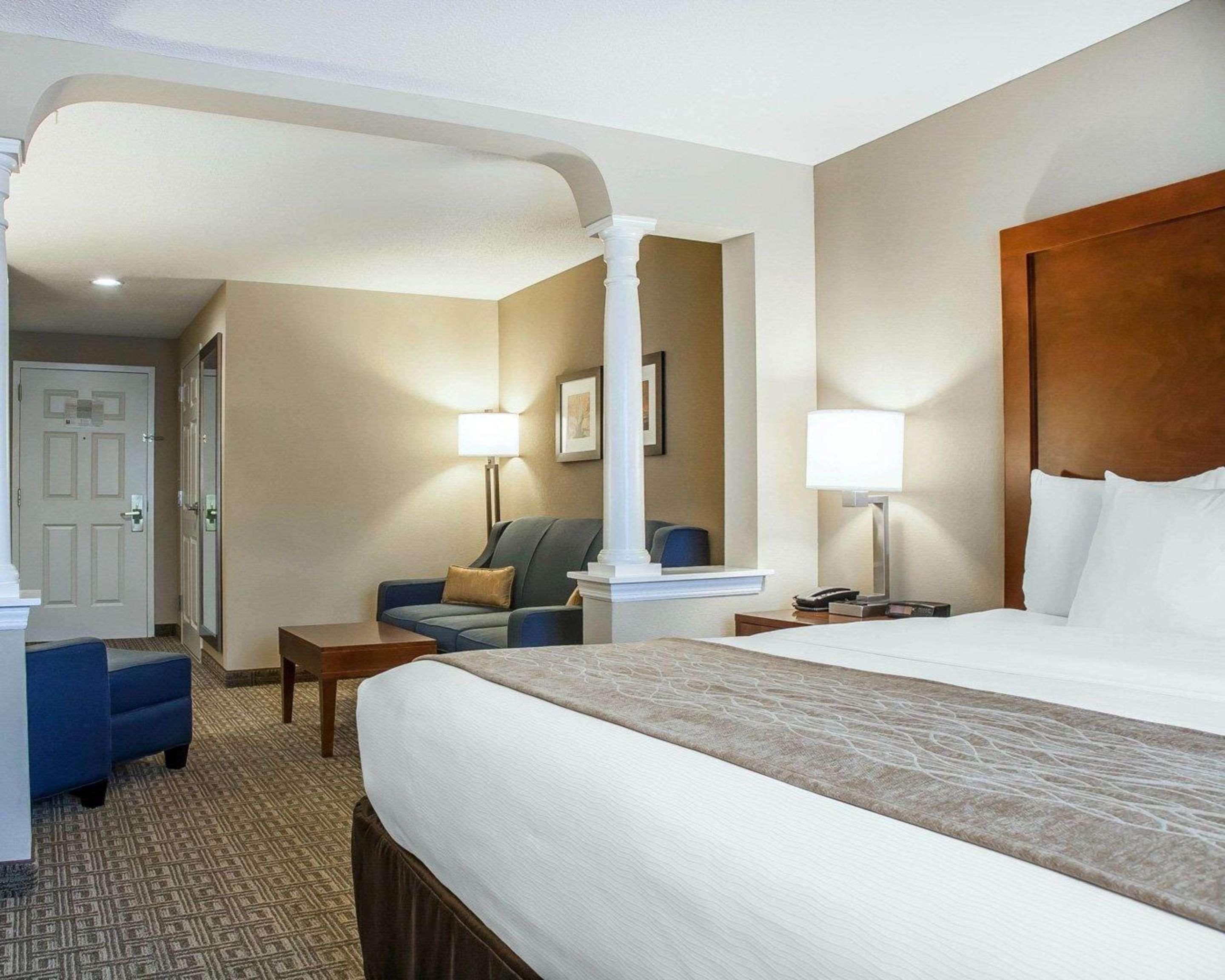 Comfort Inn & Suites Sturbridge-Brimfield ภายนอก รูปภาพ