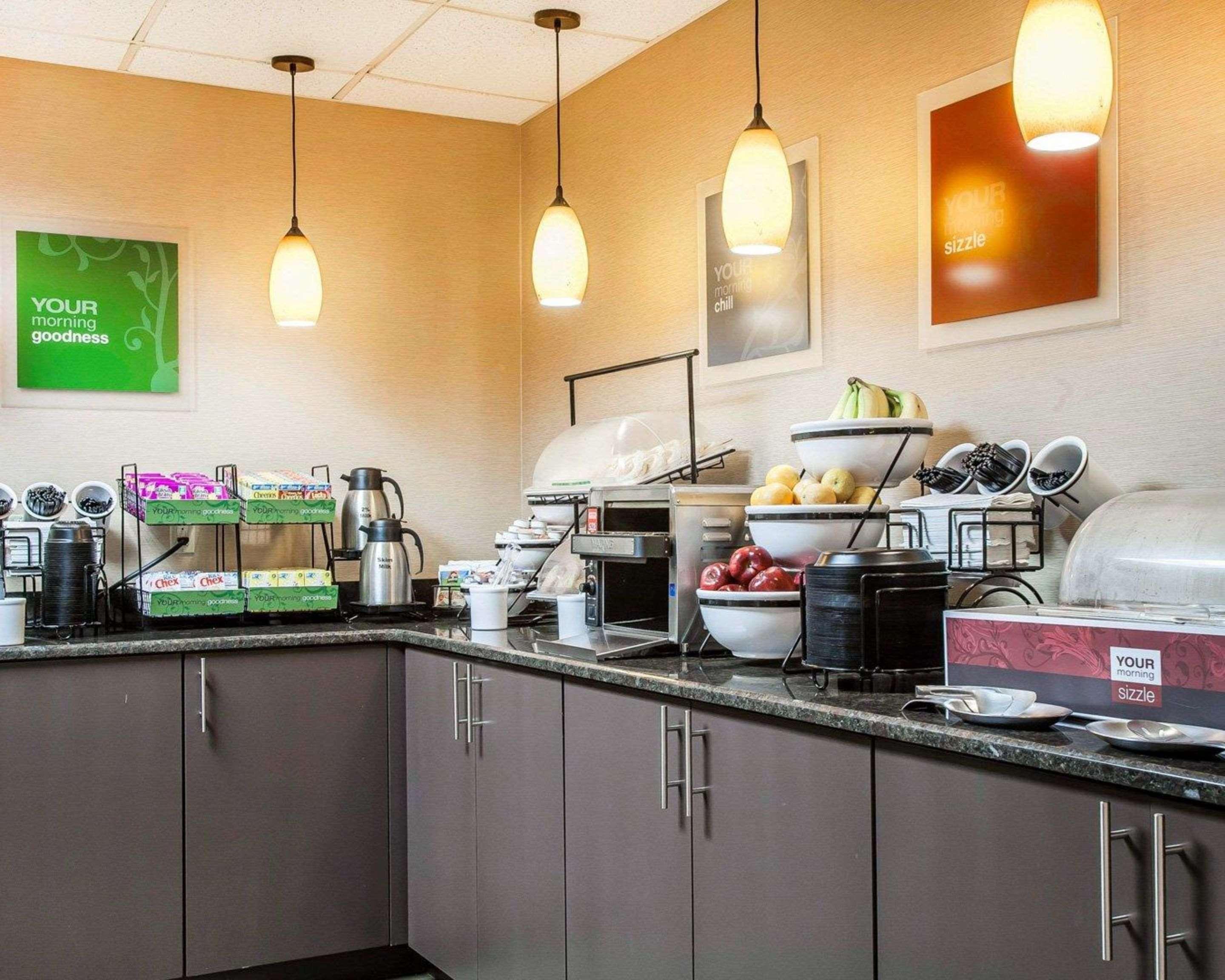Comfort Inn & Suites Sturbridge-Brimfield ภายนอก รูปภาพ