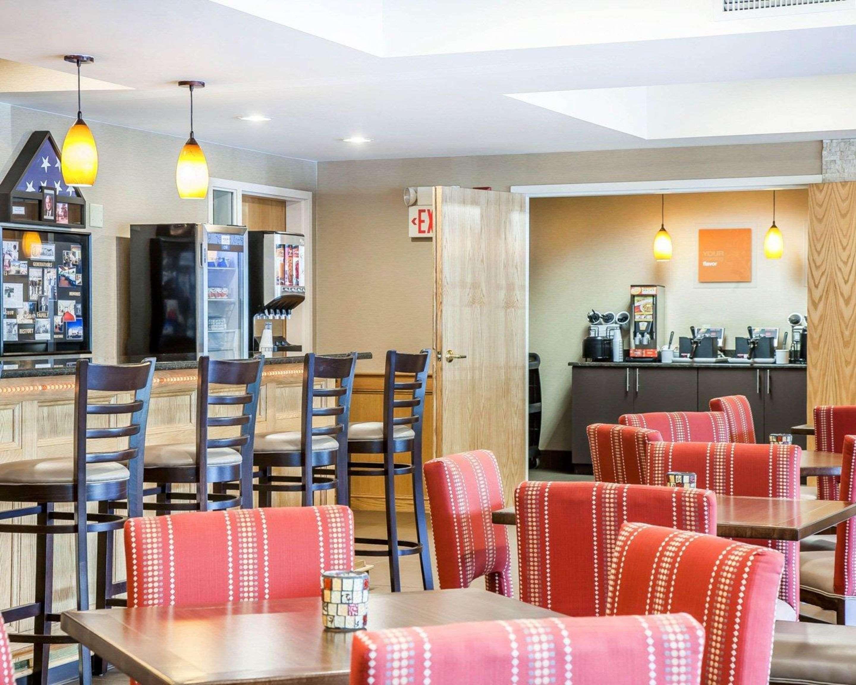 Comfort Inn & Suites Sturbridge-Brimfield ภายนอก รูปภาพ