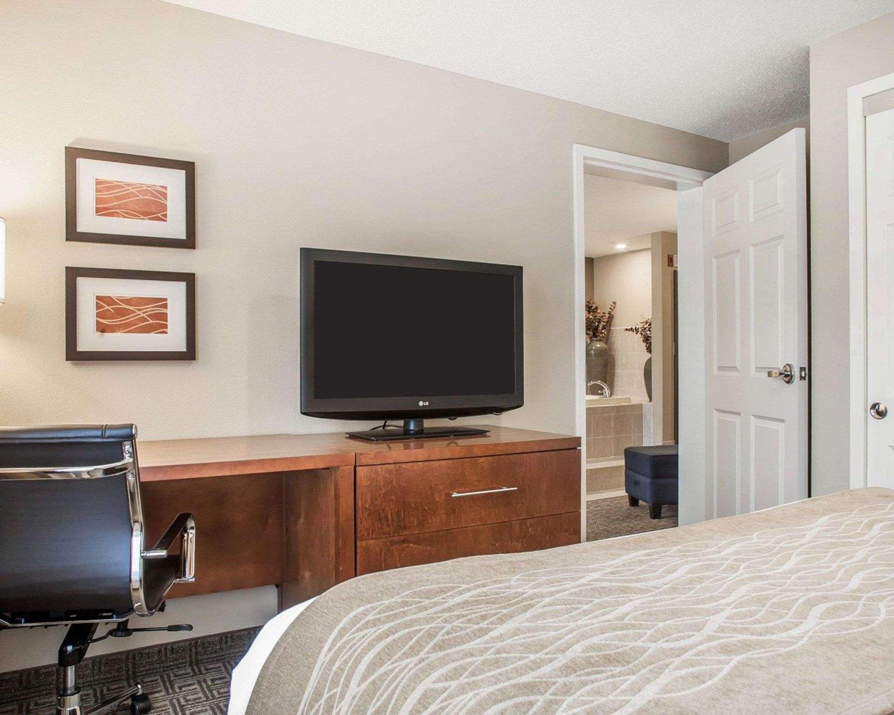 Comfort Inn & Suites Sturbridge-Brimfield ภายนอก รูปภาพ