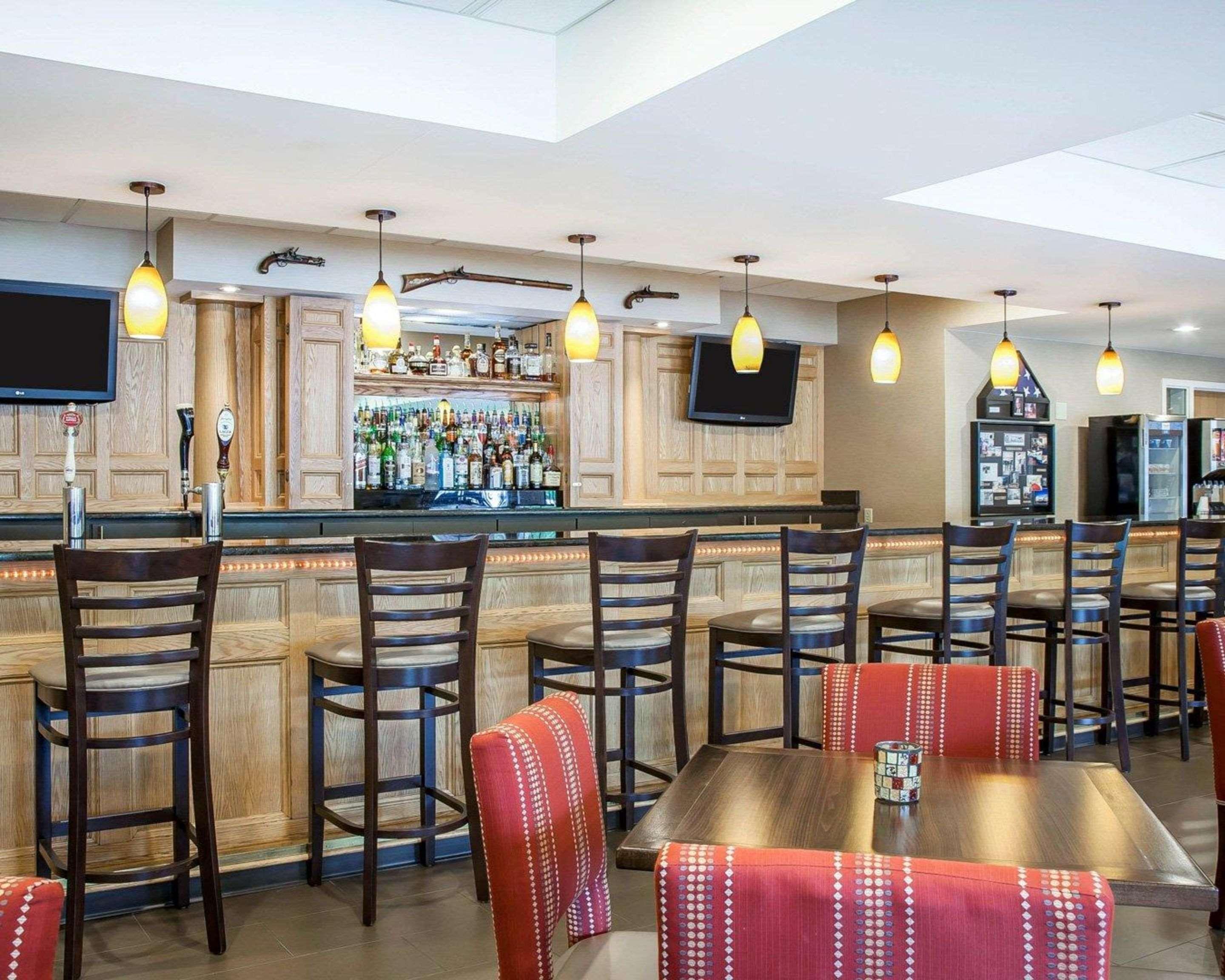 Comfort Inn & Suites Sturbridge-Brimfield ภายนอก รูปภาพ