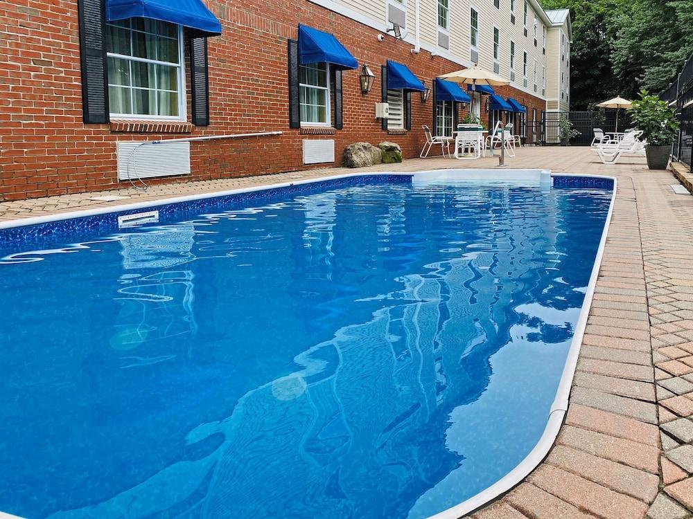 Comfort Inn & Suites Sturbridge-Brimfield ภายนอก รูปภาพ