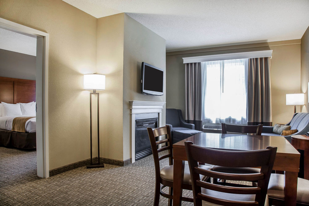 Comfort Inn & Suites Sturbridge-Brimfield ภายนอก รูปภาพ