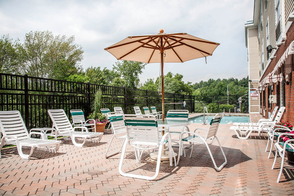 Comfort Inn & Suites Sturbridge-Brimfield ภายนอก รูปภาพ
